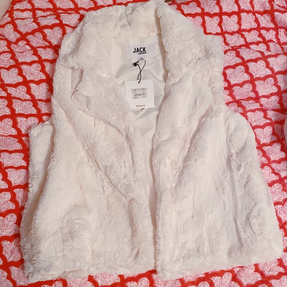 beautiful fur vest! - Picture 2 of 3